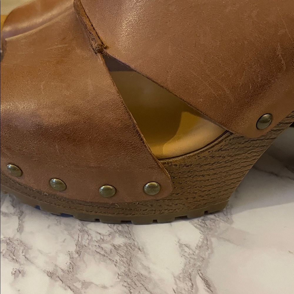 Korks Kristin 4 “ heel 1” platform tan sandals - Picture 5 of 10